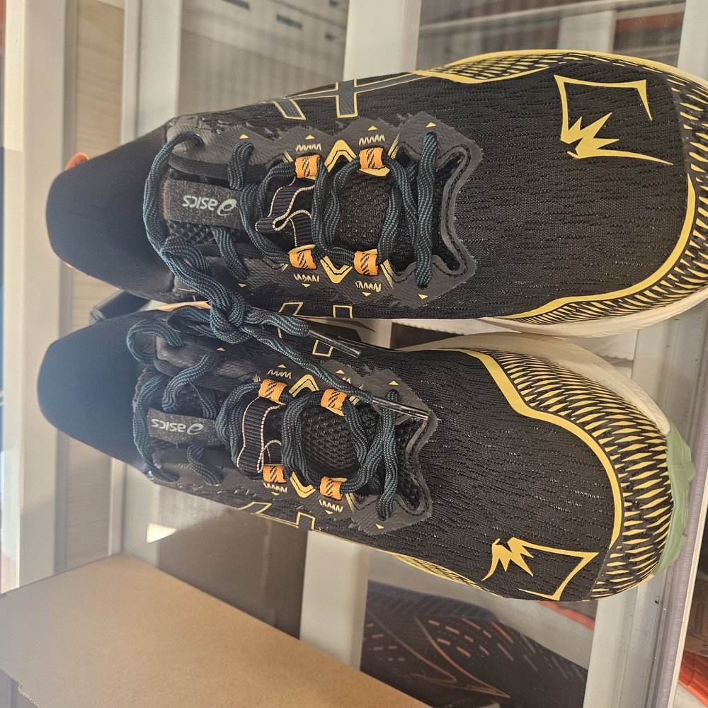 ASICS Men's Black and Yellow Running Shoes